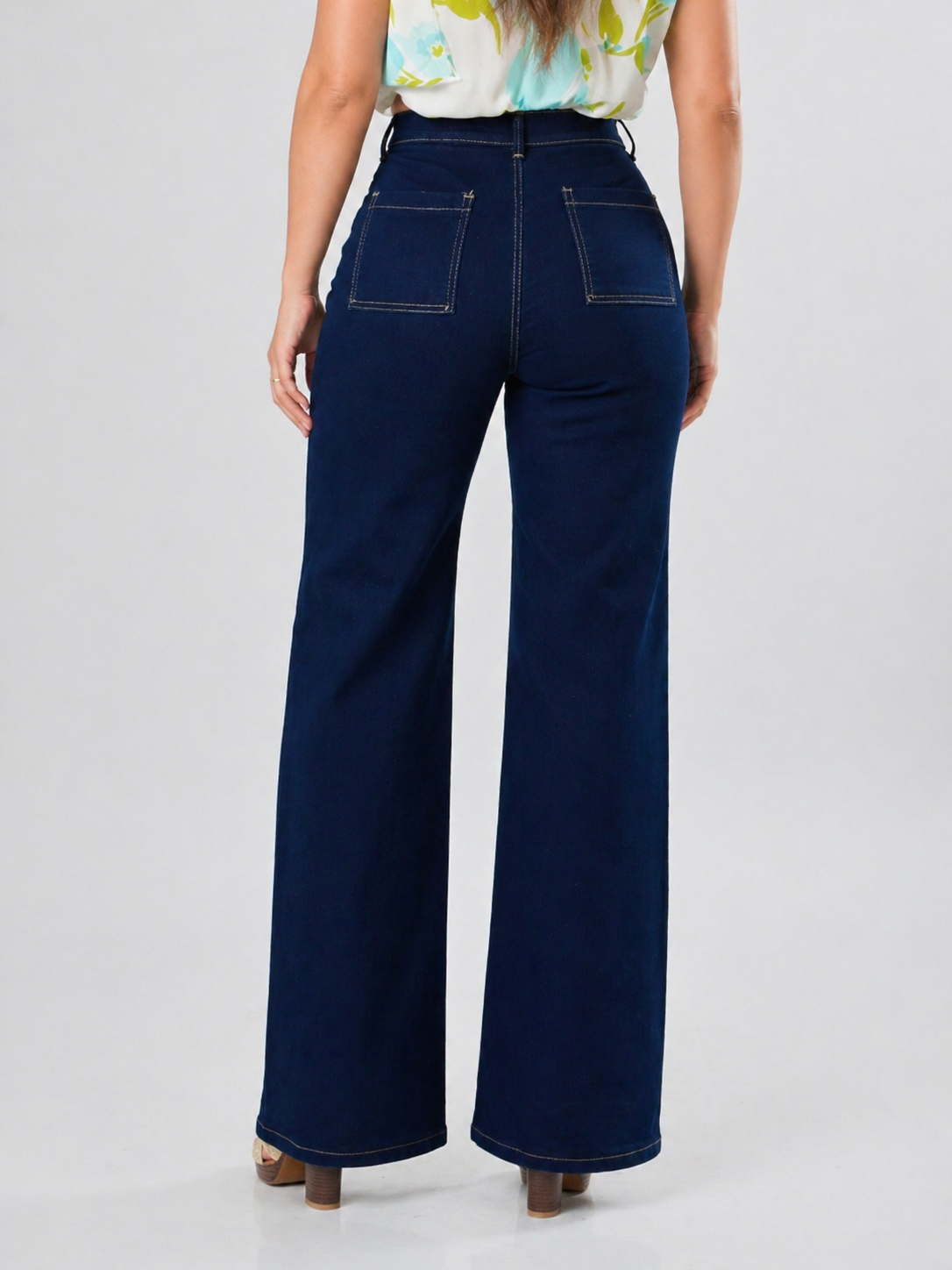 PANTALON DE MEZCLILLA ACAMPANADO 574