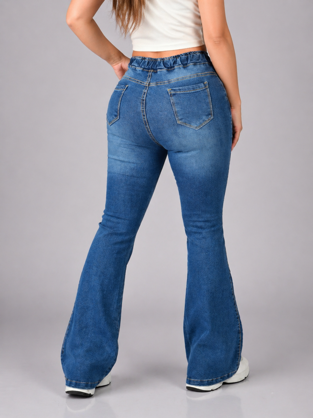 PANTALON DE MEZCLILLA ACAMPANADO 579