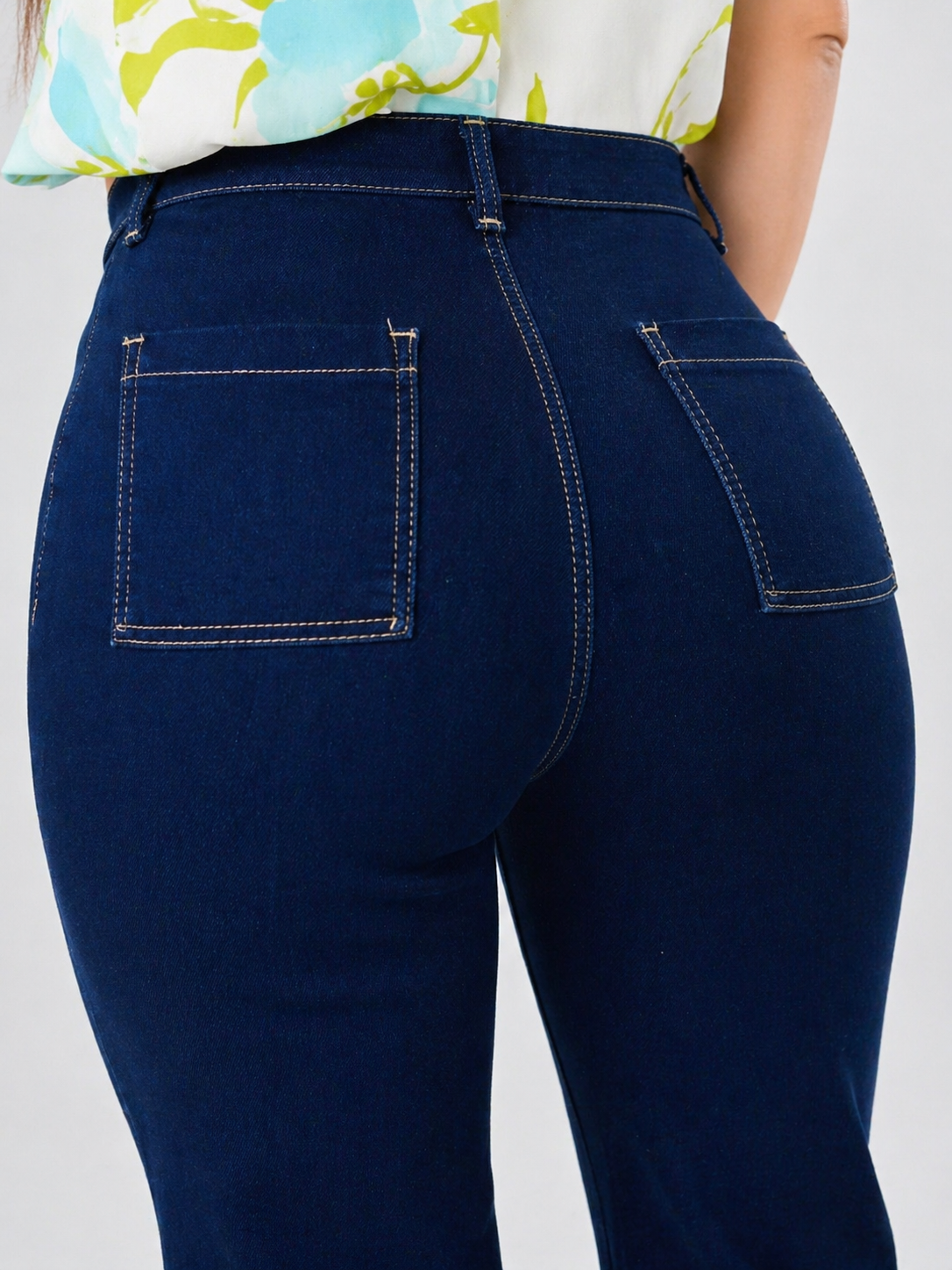 PANTALON DE MEZCLILLA ACAMPANADO 574