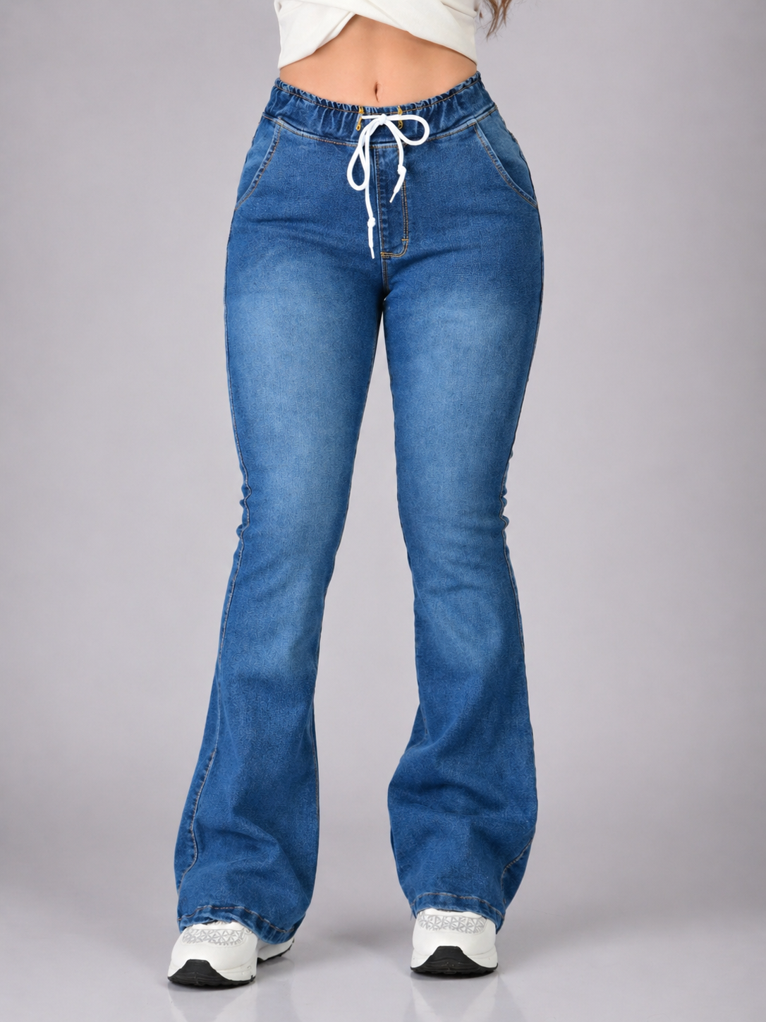 PANTALON DE MEZCLILLA ACAMPANADO 579